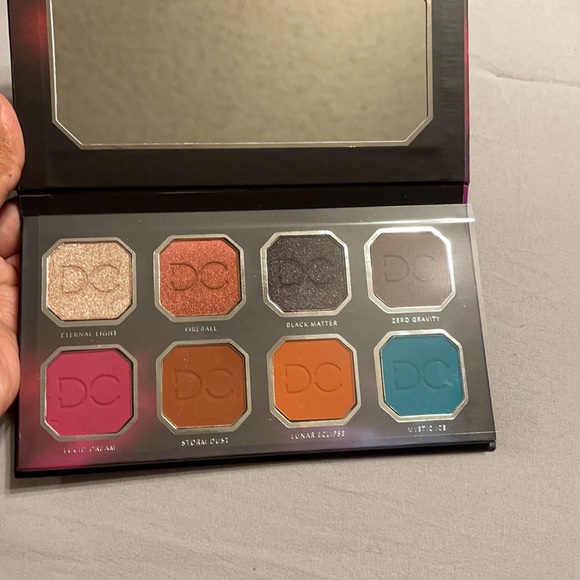 Eye shadow - Picture 2 of 2